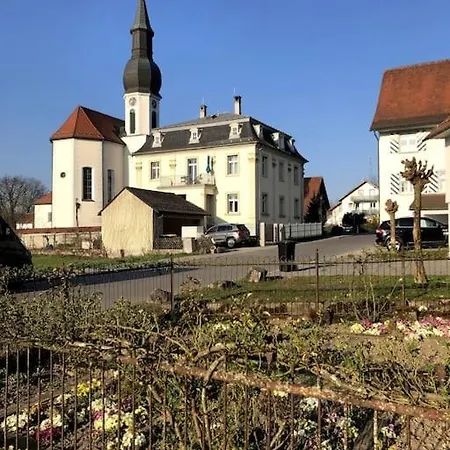 Schoener Wohnen Im Alten Rathaus In Achberg, See+berge Vor Der Tuer אכברג